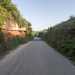 ...giriamo a destra per la vecchia provinciale 54, una spettacolare strada circondata dalla roccia che passa sopra il Ponte Antico tagliando in due la lama